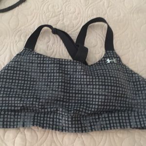 Under Armour Sports Bra Black size L